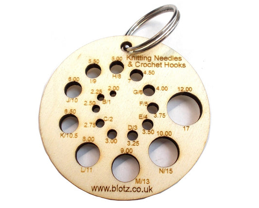 Blotz - Knitting needle/crochet hook sizes key ring