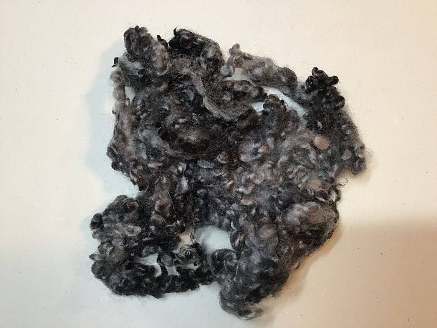 Auspicious Stitch - Hand dyed wool locks (grey/black) - 30g